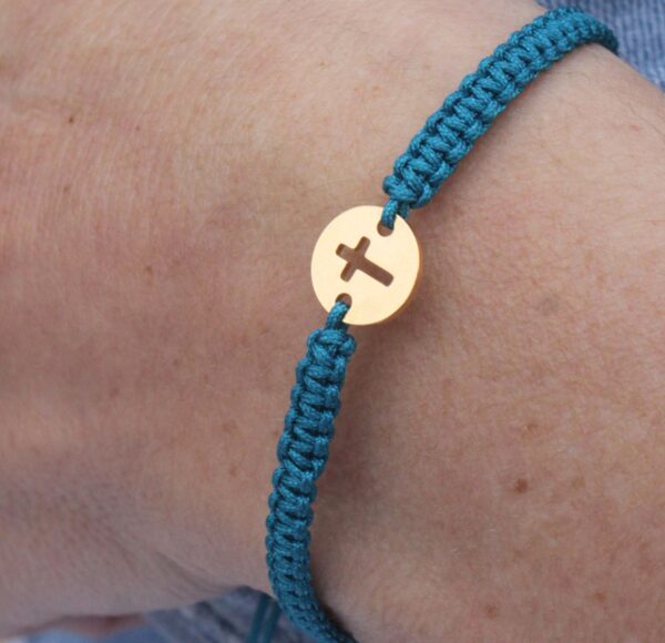 PULSERA CRUZ AZUL MACRAMÉ